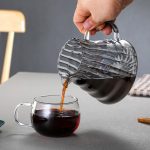 ⁦طقم قهوة V60 مع فلتر ومنقط مجموعة تقديم زجاجية فاميه مع منقط خشبي⁩ - الصورة ⁦2⁩